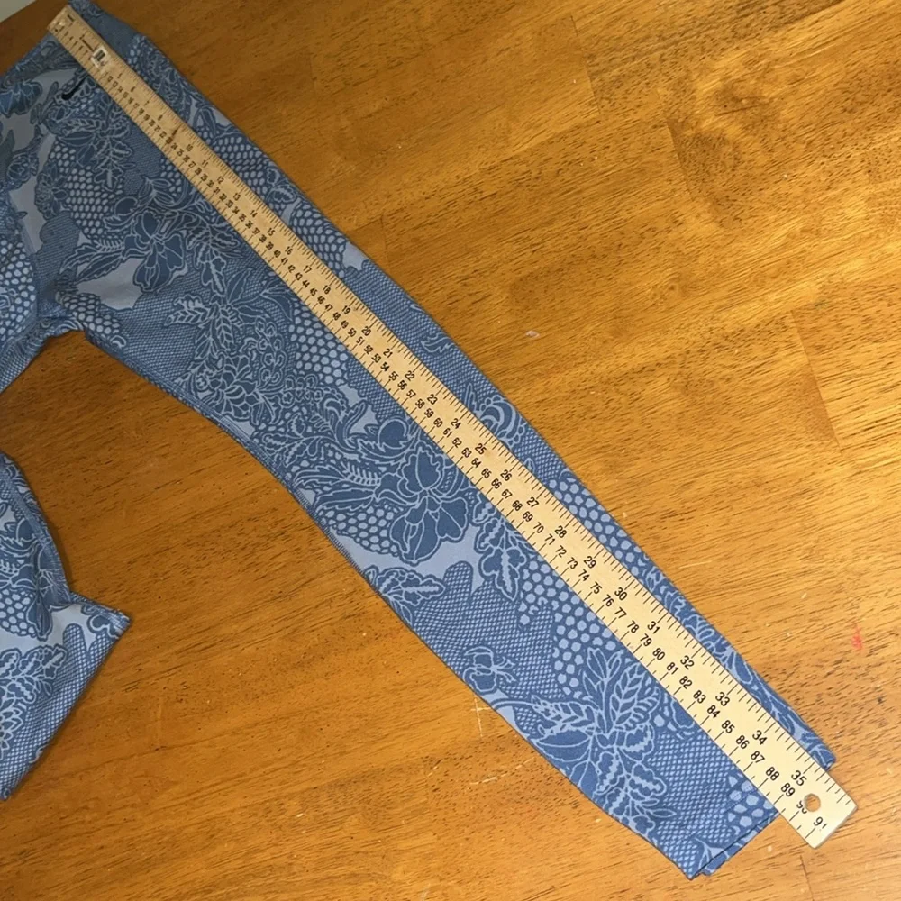 Nike Sculpt Victory Tight Fit Leggings Blue Floral Dri Fit Womens Medium